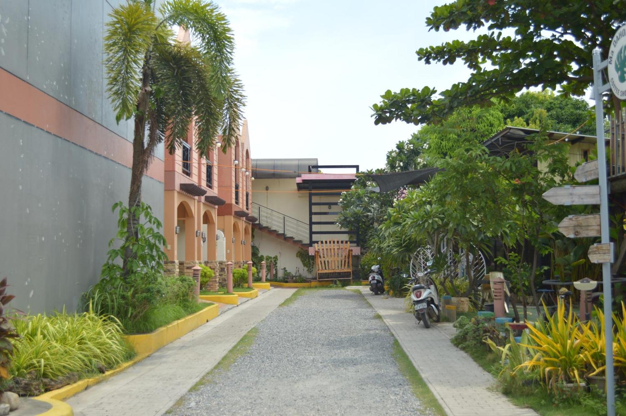 Manora Apartment Talisay  Extérieur photo
