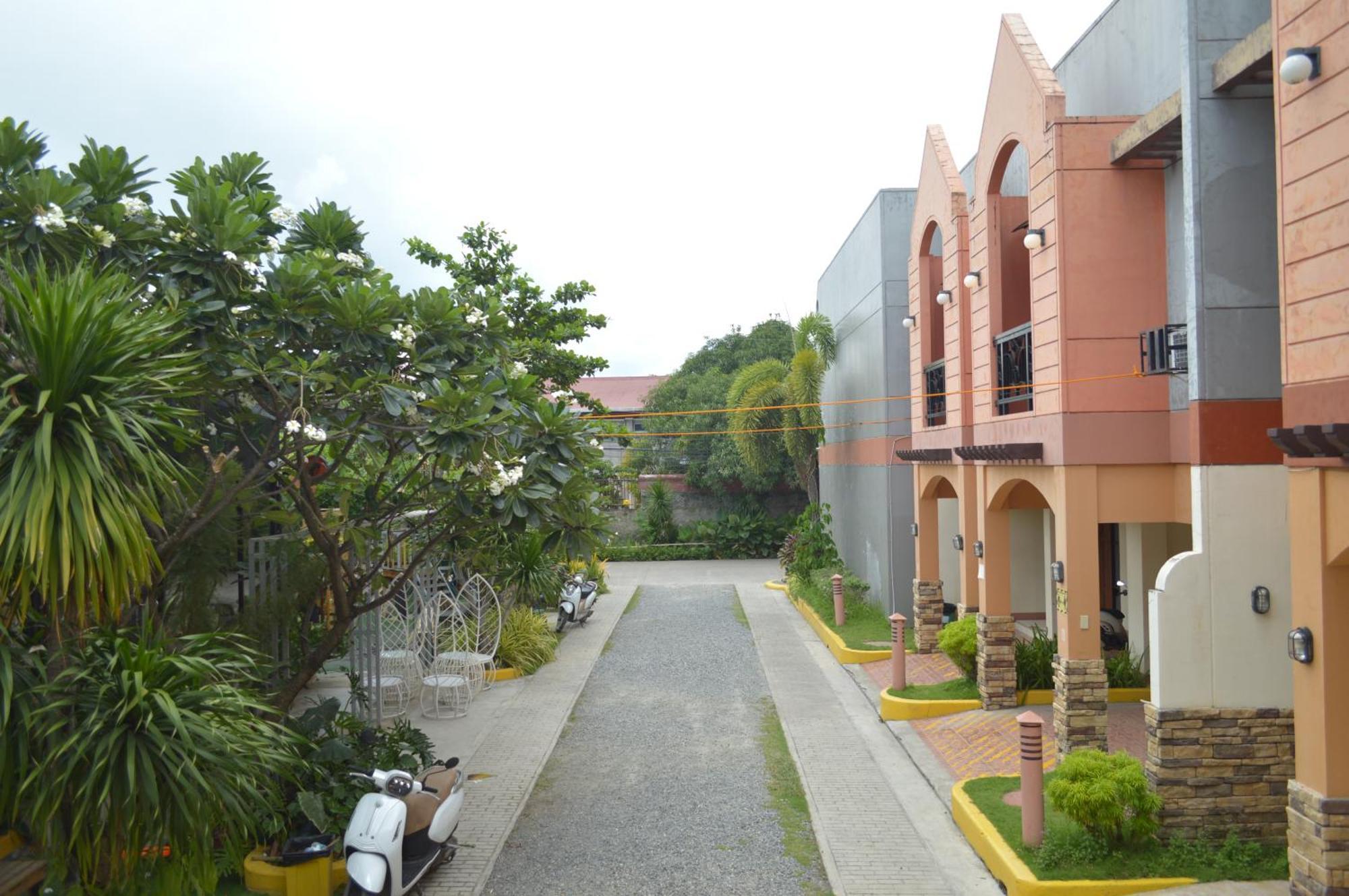 Manora Apartment Talisay  Extérieur photo