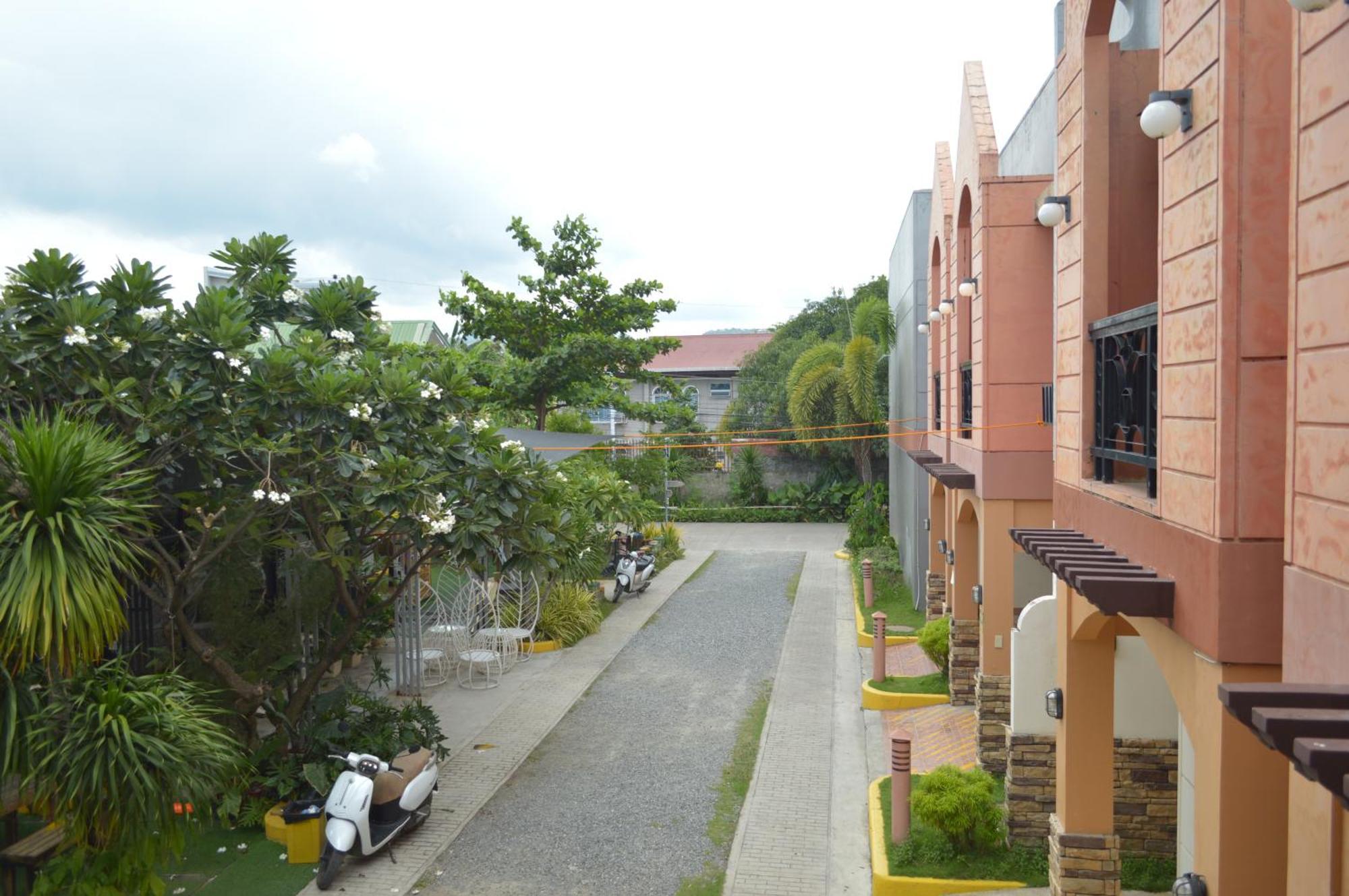 Manora Apartment Talisay  Extérieur photo