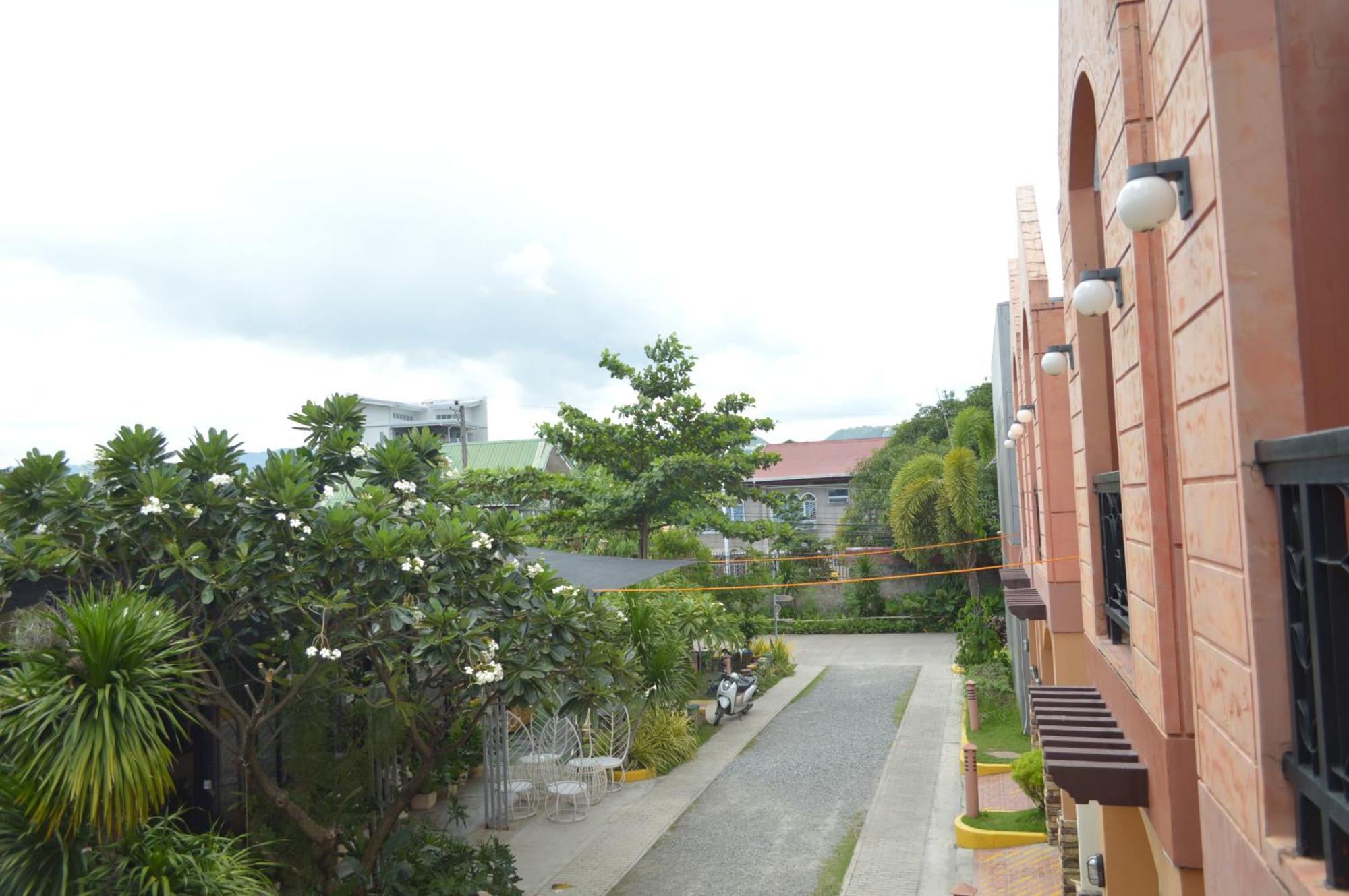 Manora Apartment Talisay  Extérieur photo
