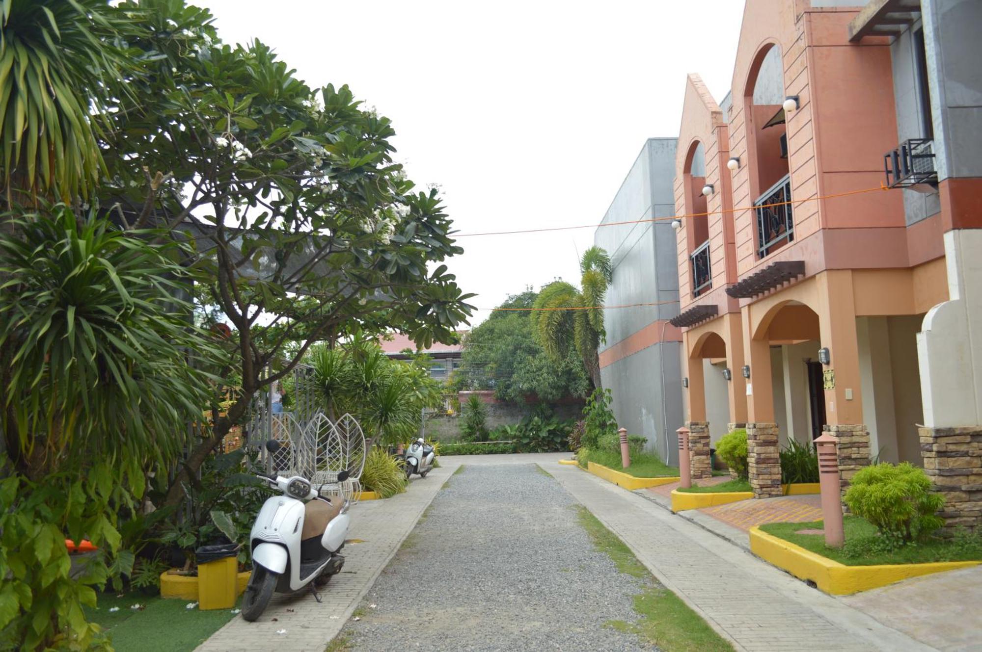 Manora Apartment Talisay  Extérieur photo