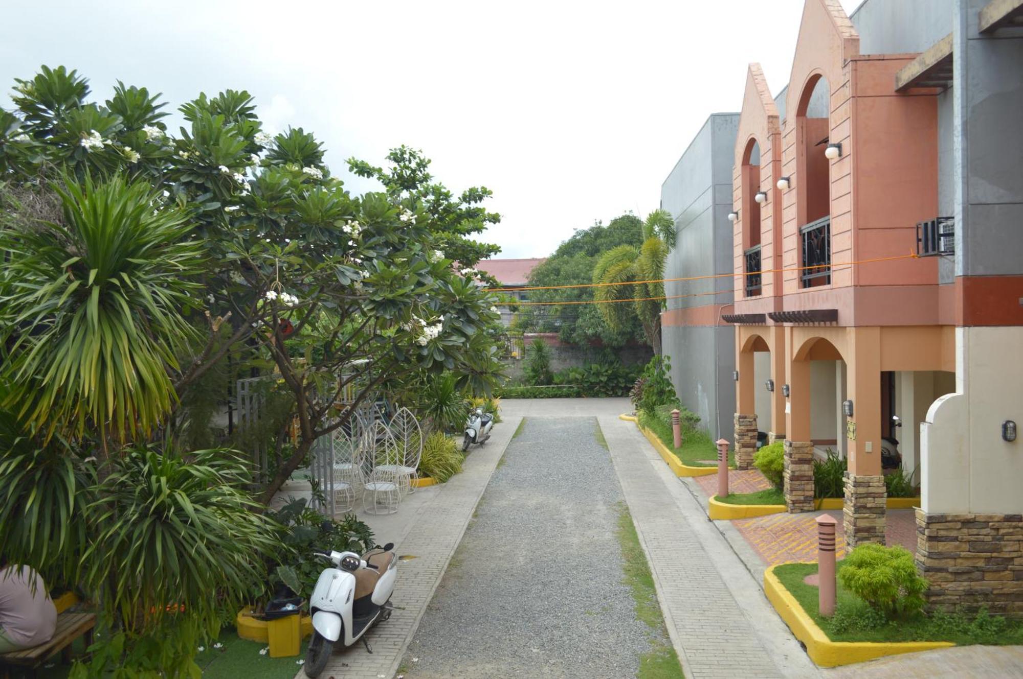 Manora Apartment Talisay  Extérieur photo