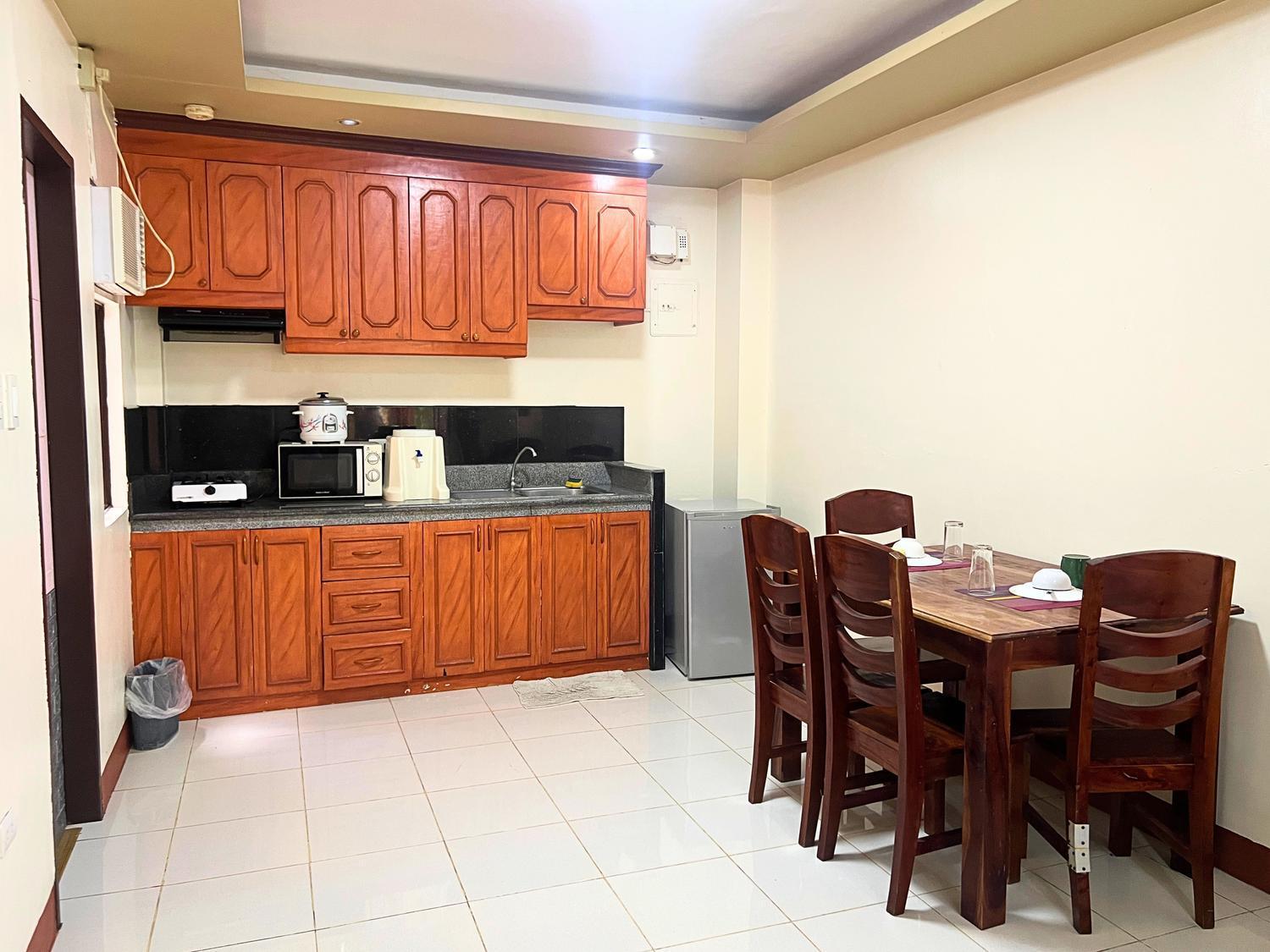 Manora Apartment Talisay  Extérieur photo